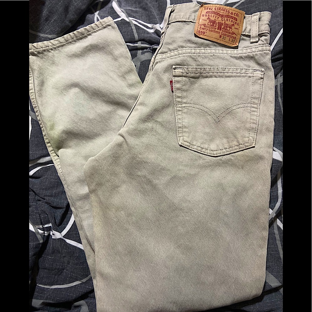 3/$22 vintage Levi’s 550 men’s khaki jeans 31x32